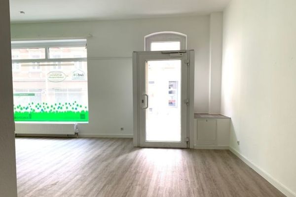 Ladengeschäft, Praxis oder Büro mit PKW-Stellplatz, bisher Kosmetik- und Nagelstudio, zu vermieten!