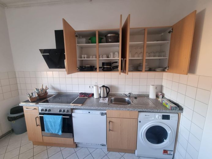Helle, geräumige, möblierte Wohnung mit Balkon in zentraler Lage nahe U Alt-Mariendorf – Küche