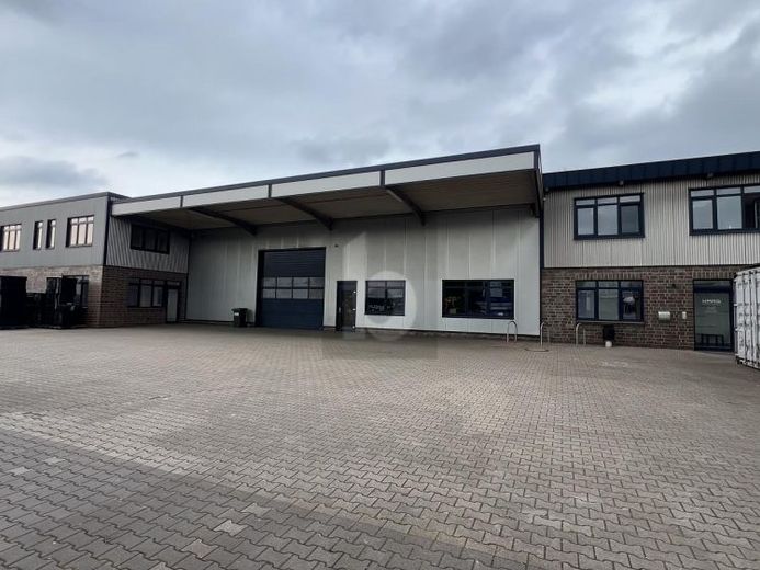 HALL INDUSTRIEL 24/7 AVEC CHAUFFAGE PAR LE SOL – Photo 1