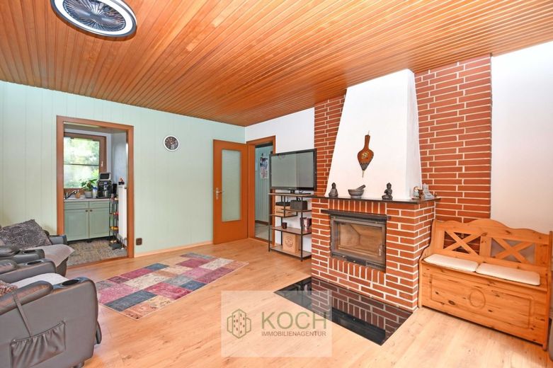 Wohn-/ Ferienhaus in absolut ruhiger Lage – Wohnzimmer-Kamin