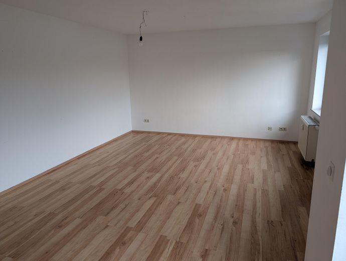Provisionsfreie Eigentumswohnung inkl. Tiefgarage im schönen Schnepfenreuth – Wohnzimmer 2