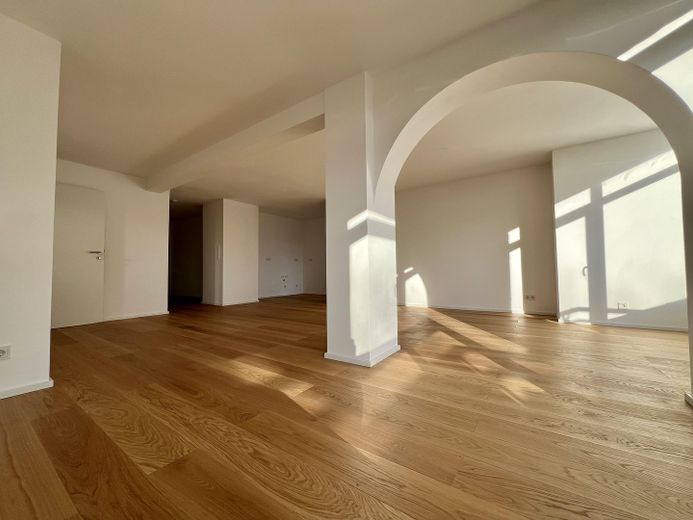 Wohnzimmer mit Bogen