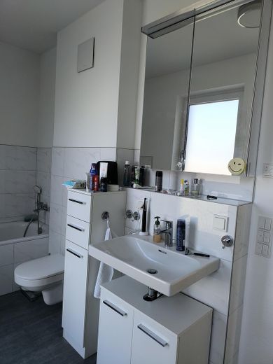 PENTHOUSE Frankfurt, direkt am MAIN, nähe Uniklinik, TG, Skylineblick, Provisionsfrei, Möbliert – Foto 34