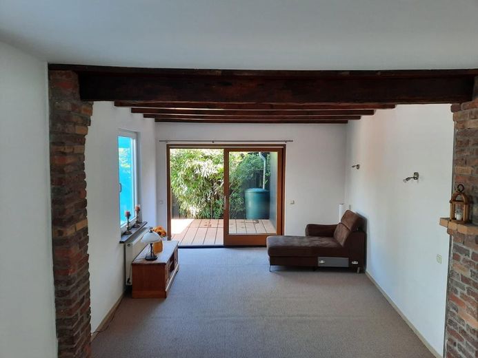 Wohnzimmer mit Gartenzugang