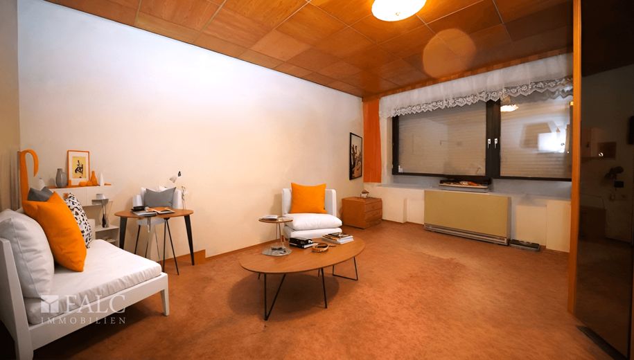 Viel Fläche, noch mehr Möglichkeiten! 3-Stöckiges Landhaus mit XXL Scheune - FALC Immobilien – Jugendzimmer EG Vis.
