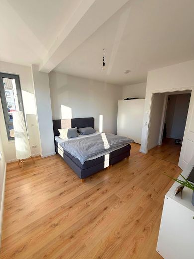 geräumiges Schlafzimmer