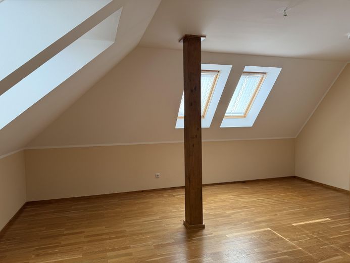 Lichtdurchflutete 2-Zimmer-Dachgeschosswohnung mit zusätzlichem Wohnbereich im Spitzboden – Foto 7