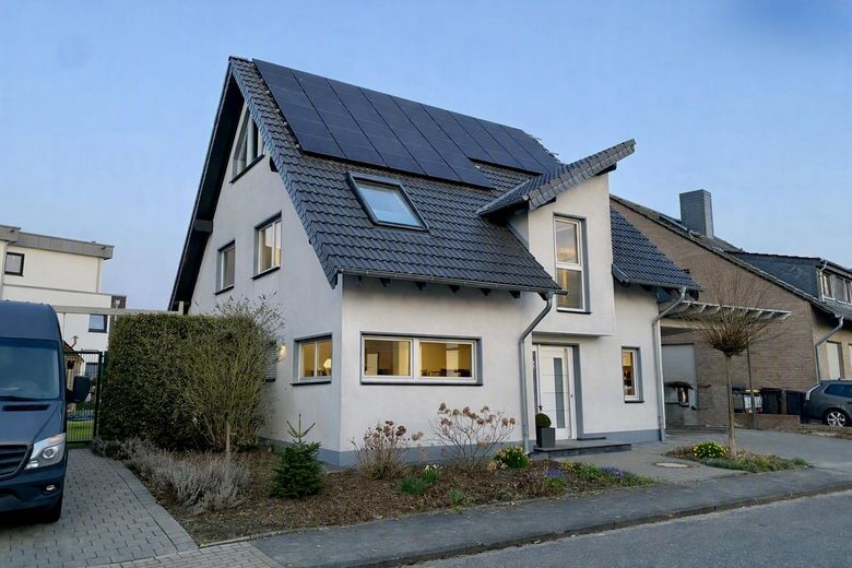 Your new home: Detached house with pool, heat pump, photovoltaic system and fireplace – Haus Ansicht