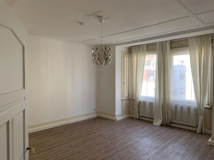 Maklerfrei: Altbau-Wohnung mit Charme in begehrter Lage! – Wohnzimmer