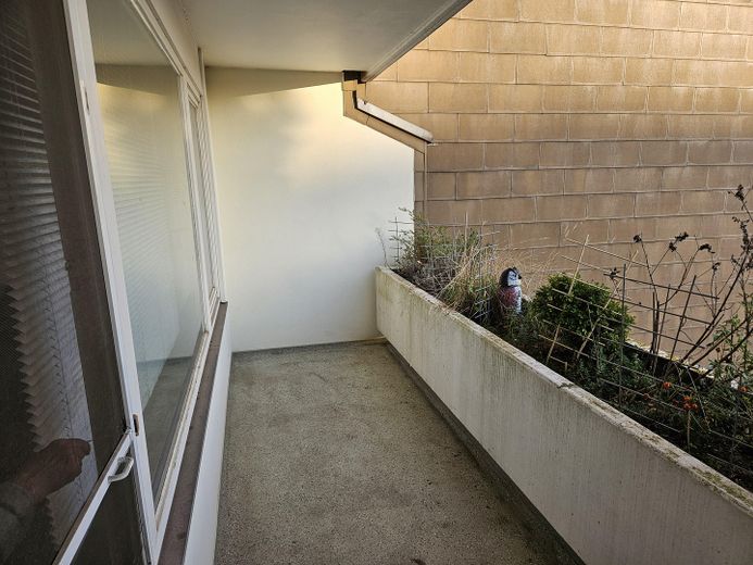 LIBERA Bellissimo luminoso e tranquillo appartamento di 2 locali con posto auto in autorimessa sotterranea Hannover-Misburg-Nord – Balkon1