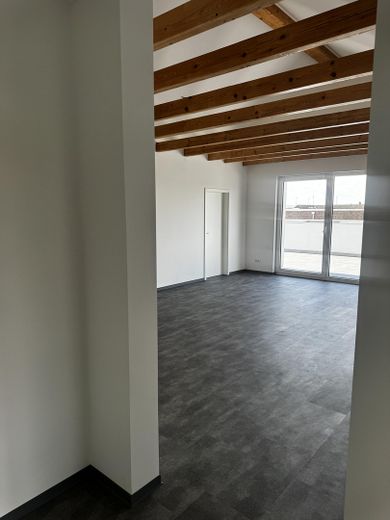 Wohnen mit Stil: Penthouse-Wohnen im Grünen – 4-Zimmer-Dachgeschosswohnung mit ca. 144 m² – Ansicht Wohnungstür