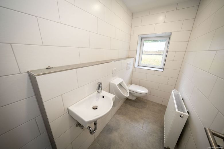 Modernisiertes Einfamilienhaus in kleiner Nebenstraße von Püttlingen – Gäste-WC Erdgeschoss
