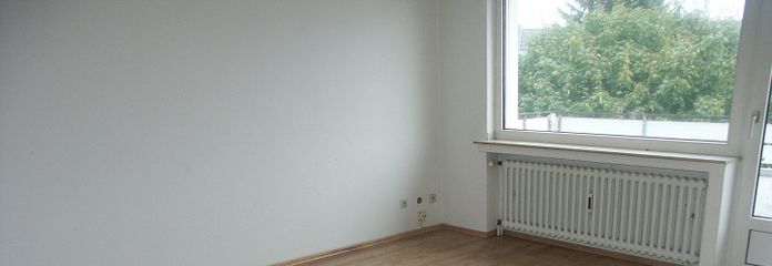 2-Zimmer Wohnung in Duisburg-Grossenbaum – Wohnzimmer mit gr. Balkon 