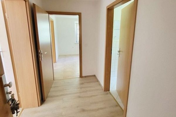 Zemin katta hoş 2 odalı daire