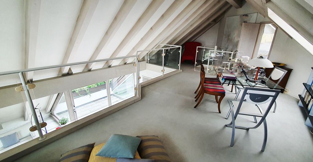 Tolle Lage: Hochwertige 3,5-Zimmer-DG-Galeriewohnung mit 2 Balkonen, 2 Bädern, TG und guter Rendite – Galerie