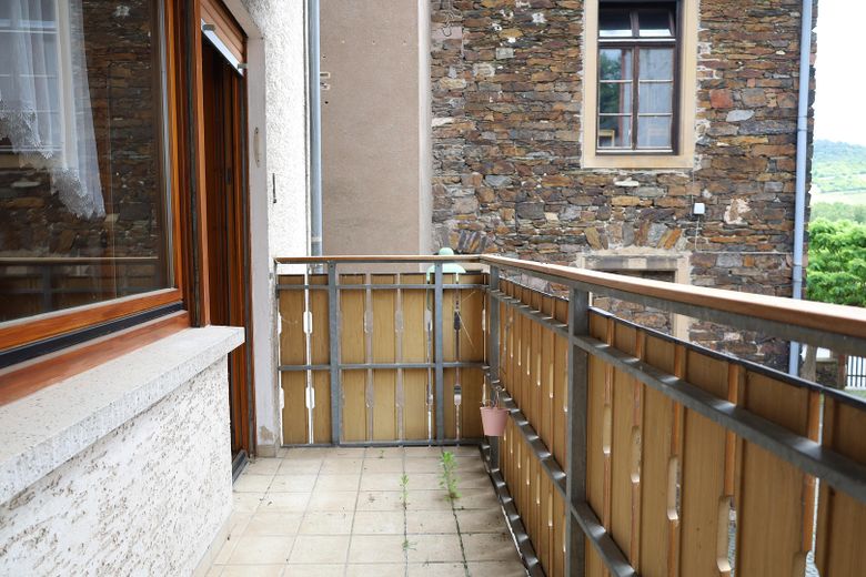 139 qm | 7 Zimmer | 2 Balkone | Reihenendhaus für 125.000 € – 1. OG Balkon Foto 2