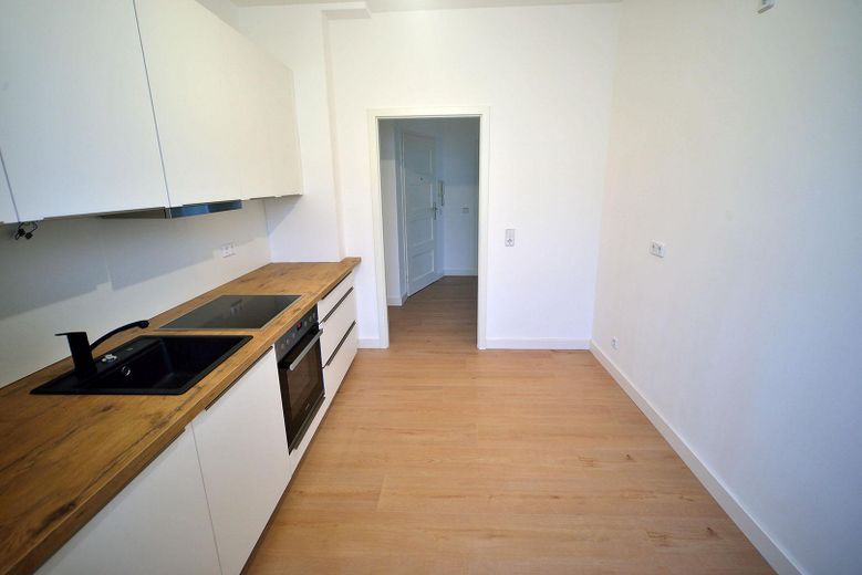Helle Wohnung in Alt-Hohenschönhausen, 2 Zimmer, Einbauküche, Loggia – Küche