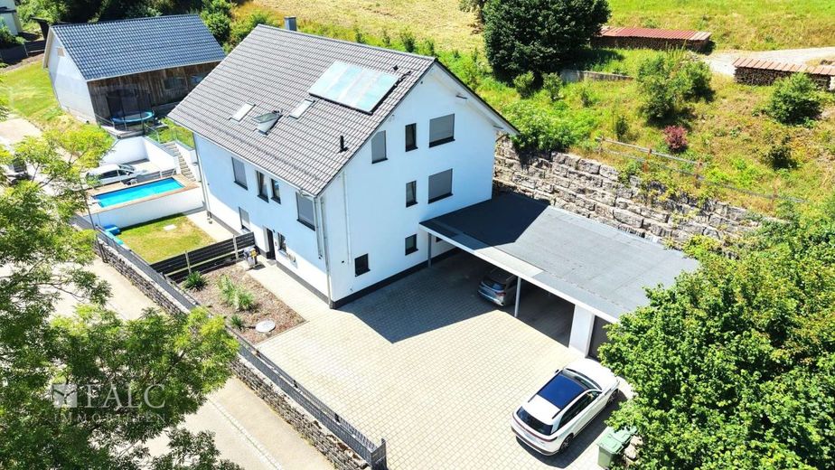 Exklusives Neubau-3-Familienhaus! Effizienz trifft auf hochwertige Wohnqualität! - FALC Immobilien – Modern und stets gepflegt