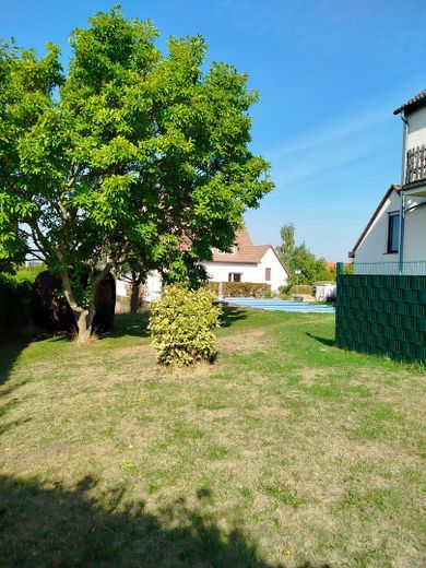 Casa unifamiliare ben tenuta con edificio accessorio e piscina riscaldabile – Garten