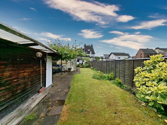CITYHOUSE: Einfamilienhaus mit viel Platz, Dachterrasse,  Traumgarten, Stellplatz für Wohnmobil, PKW – Garten