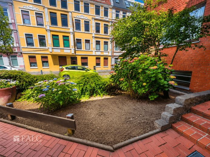 Gepflegte 2-Zimmer-ETW mit Balkon, Stellplatz und EBK - ideal für Eigennutzer und Kapitalanleger – sehr gepflegte Anlage!