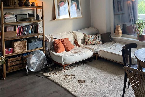 teilmöblierte 1 Zimmerwohnung mit Loggia und Einbauküche
