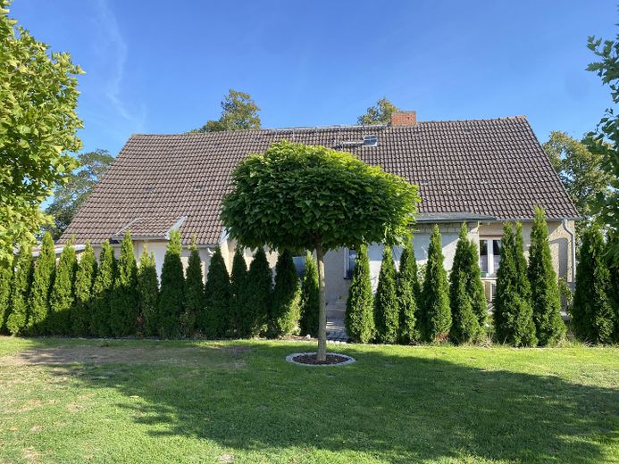 Einfamilienhaus mit großem, gepflegtem Grundstück – provisionsfrei von privat – Haus nah