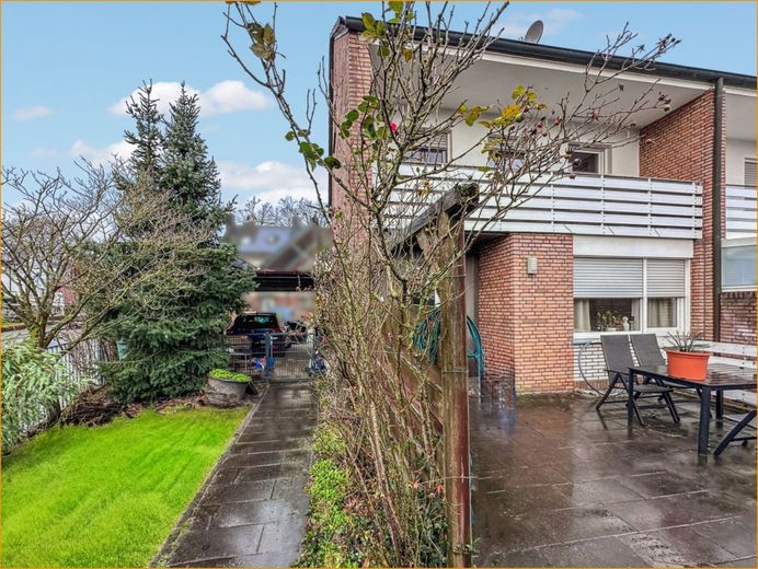 Weg zur Mobilität: Der harmonische Pfad von der Terrasse zu Ihrem Carport