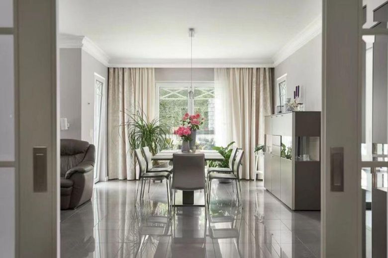 Einzigartige Villa in Berlin-Biesdorf mit 6 Zimmer plus Garten und Pool – Wohnzimmer