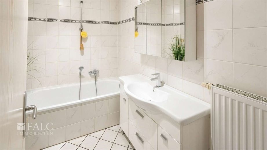 Top 2-Zimmerwohnung in sehr schöner Lage beim Großen Plessower See – 11 Badezimmer