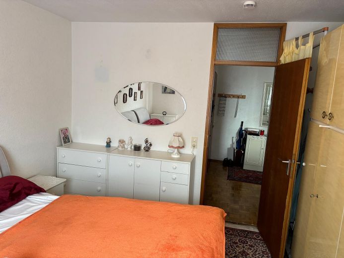 3,5-Zimmer Eigentumswohnung in Wuppertal-Elberfeld mit Ausblick über die Stadt – Schlafzimmer I und Flur