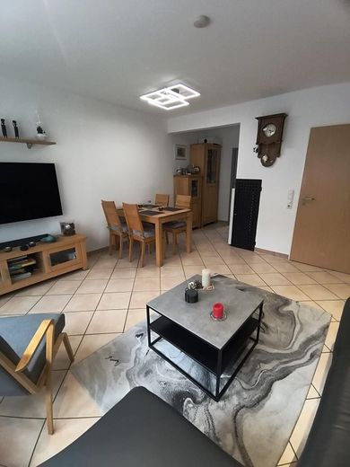 Modernisiertes Reihenmittelhaus in ruhiger Lage – Wohnzimmer EG