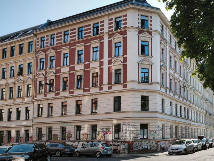 :-) Komfortable und hochwertige 2-Zimmer-Wohnung mit Balkon+ Parkett + Bad mit Fenster+ Wanne & Dusche+ gepflegtes Anwesen – फोटो 1