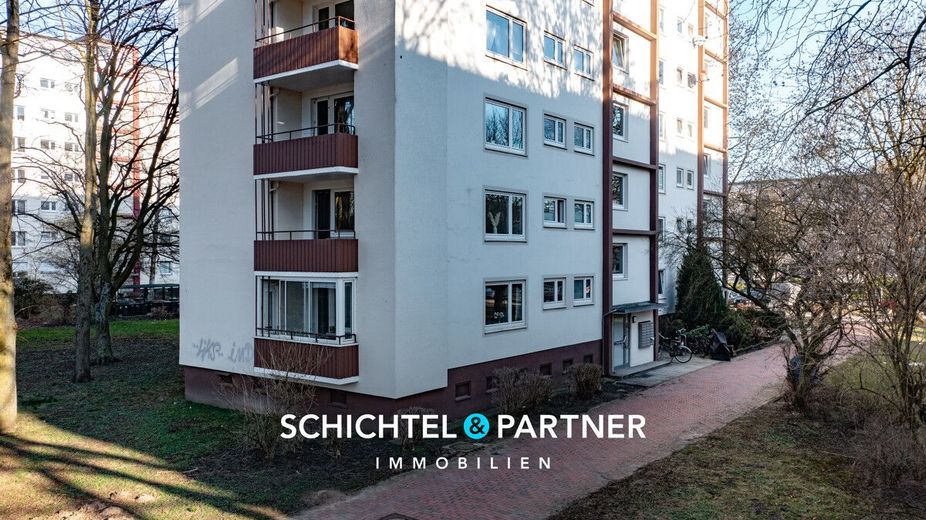 Neustadt | Modernisierte Eigentumswohnung mit Einbauküche und Balkon – S&amp;P | Außenansicht