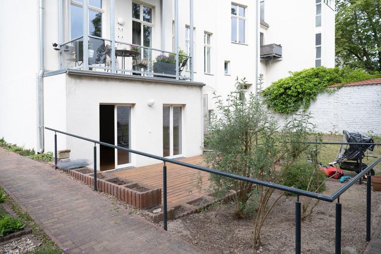 Rarität! Barrierefreie Gartenwohnung in Neobarock-Villa! – barrierefreier Zugang
