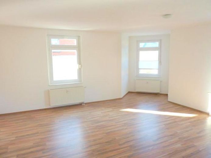 Hochparterre mit großem Wohnzimmer – Foto 1