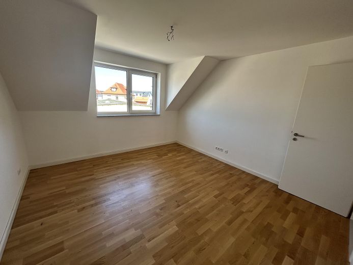 203 m² | Garten | 2 Garagen | Einbauküche | Wärmepumpe | Frensdorf – OG Zimmer 3