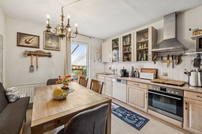 Provisionsfrei - Großes Einfamilienhaus mit Einliegerwohnung, Keller, Garage und großem Grundstück – EG Küche