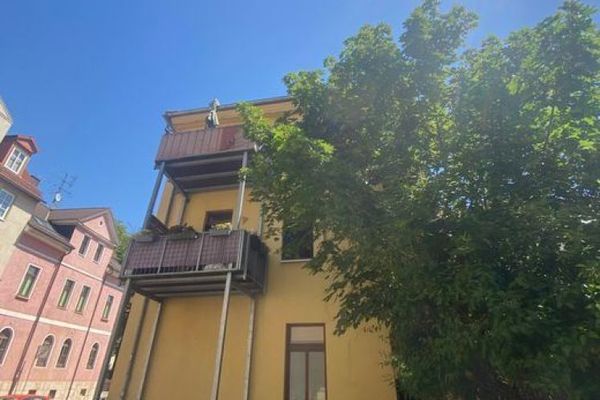 Weimar* Nordvorstadt* bright 3-room apartment with balcony* daylight bathroom* new laminate flooring *renovated old building*