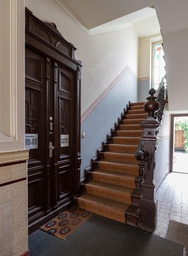 Hausflur mit Altbauelementen