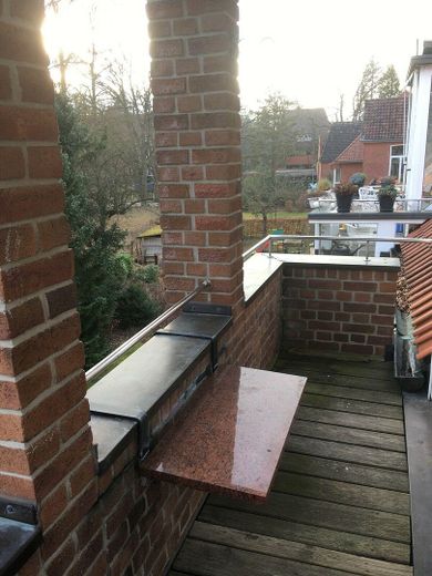 Senza provvigione: appartamento maisonette di 3,5 locali a Lüneburg (105m² di superficie abitabile), pompa di calore, balcone esposto a sud, posto auto – kleiner Südbalkon