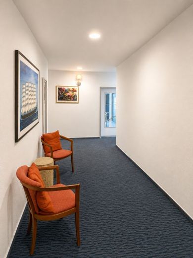 Etabliertes Hotel- &amp; Gastro-Anwesen am Wiehengebirge umfassend modernisiert – Hotelflur