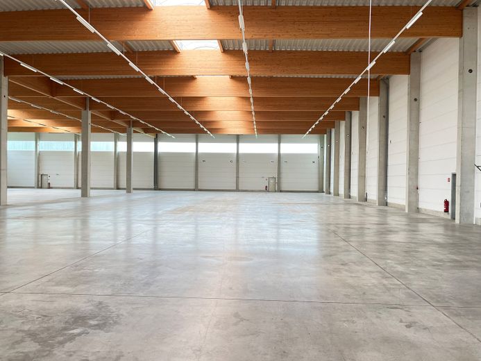 Lagerhalle Blick nach rechts