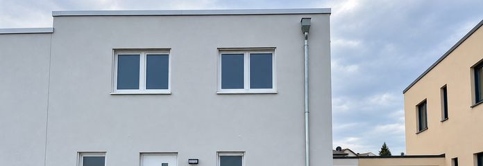 Moderne twee-onder-een-kapwoning met tuin en garage in Bad Münstereifel – Hausansicht