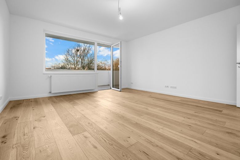 Erstbezug Saniert – 2 Zimmer – Balkon – Wettbergen – Wohnzimmer 