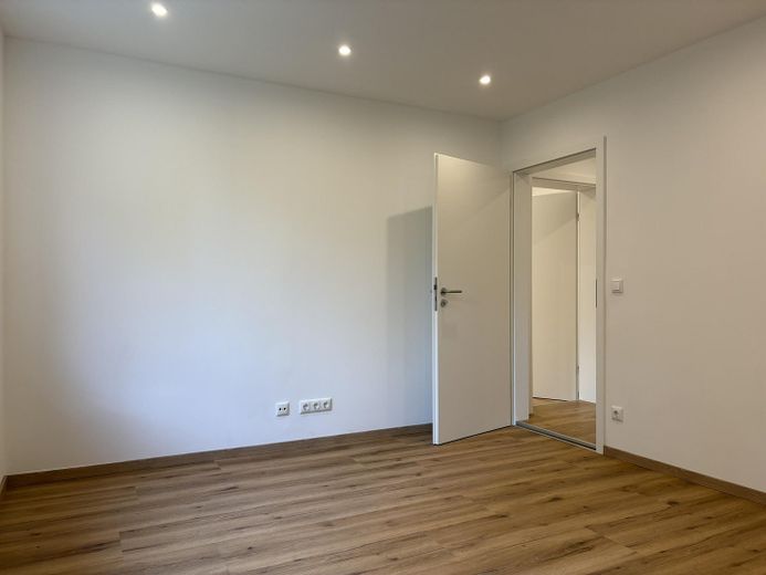 Frisch modernisierte 3-Zimmer-Wohnung mit Loggia – sofort bezugsfrei und Provisionsfrei – Elternschlafzimmer