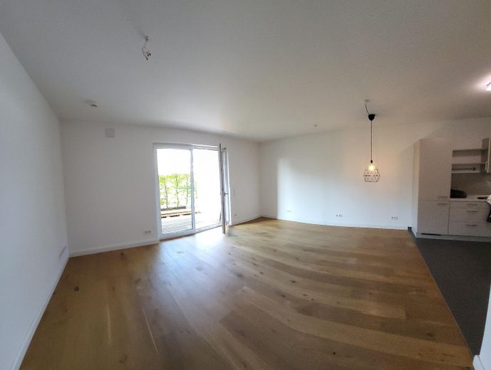 NOWOCZESNE, JAK NOWE, BEZ BARIER ARCHITEKTONICZNYCH, 3-POKOJOWE MIESZKANIE NAD KANAŁEM SCHLEUSENGRABEN W BERGEDORF – Wohnzimmer