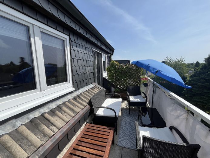 2.5-room attic apartment with large balcony & view of the greenery in Bochum-Harpen – Balkon