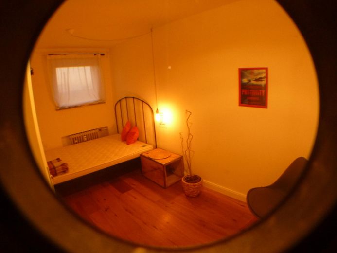 Apartamento modernizado de 2 habitaciones con logia y alquiler sólido – Schlafzimmer 2