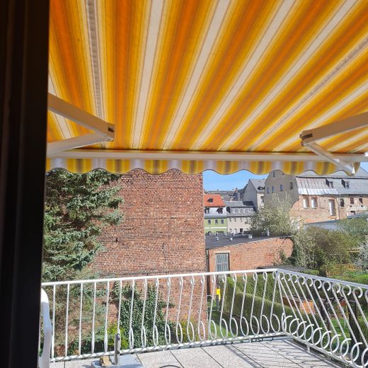 Gepflegtes Stadthaus mit Garten und Terrasse- Ohne Maklerprovision – Terrasse mit Markise